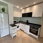 Apartamento Modern 2 Bedroom - Terrace, Pool Access & Mountain Views *