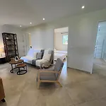 Modern 2 Bedroom - Terrace, Pool Access & Mountain Views Monticello