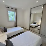 Modern 2 Bedroom - Terrace, Pool Access & Mountain Views Monticello