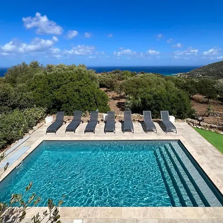 Modern 2 Bedroom - Terrace, Pool Access & Mountain Views