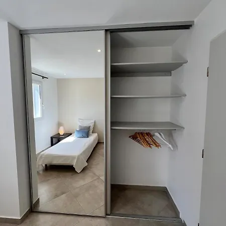 Apartment Modern 2 Bedroom - Terrace, Pool Access & Mountain Views