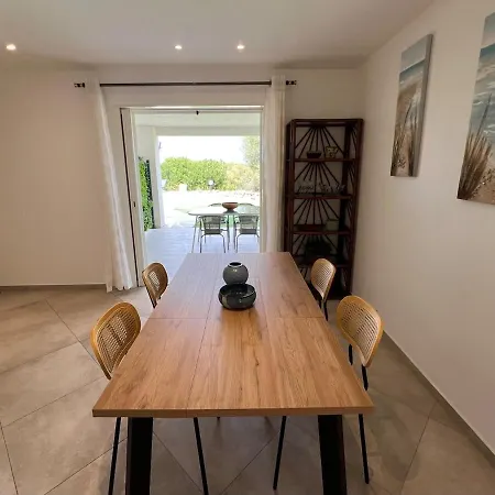 Modern 2 Bedroom - Terrace, Pool Access & Mountain Views Apartment *