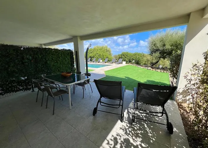 Modern 2 Bedroom - Terrace, Pool Access & Mountain Views Apartment *