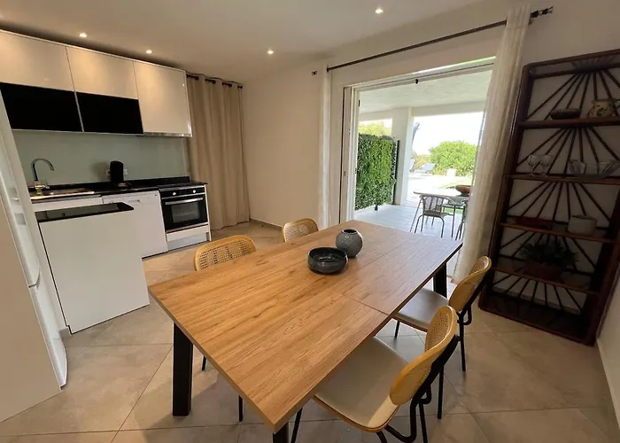 Modern 2 Bedroom - Terrace, Pool Access & Mountain Views Monticello