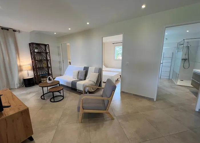 Modern 2 Bedroom - Terrace, Pool Access & Mountain Views Monticello