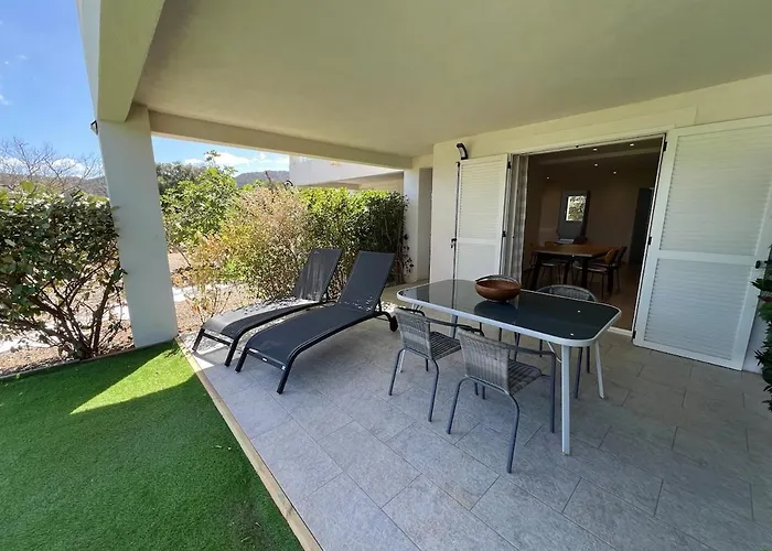 Apartment Modern 2 Bedroom - Terrace, Pool Access & Mountain Views Monticello