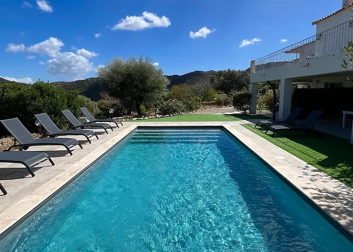 Modern 2 Bedroom - Terrace, Pool Access & Mountain Views * Monticello