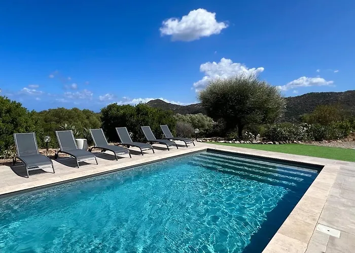 Apartment Modern 2 Bedroom - Terrace, Pool Access & Mountain Views *