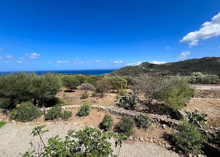 Apartment Modern 2 Bedroom - Terrace, Pool Access & Mountain Views