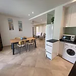 Daire Modern 2 Bedroom - Terrace, Pool Access & Mountain Views Monticello