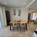 Modern 2 Bedroom - Terrace, Pool Access & Mountain Views Daire Monticello