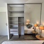 Modern 2 Bedroom - Terrace, Pool Access & Mountain Views *