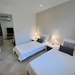 Apartman Modern 2 Bedroom - Terrace, Pool Access & Mountain Views