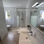Modern 2 Bedroom - Terrace, Pool Access & Mountain Views * Monticello
