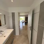 Modern 2 Bedroom - Terrace, Pool Access & Mountain Views Daire Monticello