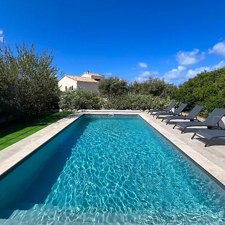 Modern 2 Bedroom - Terrace, Pool Access & Mountain Views Appartement *