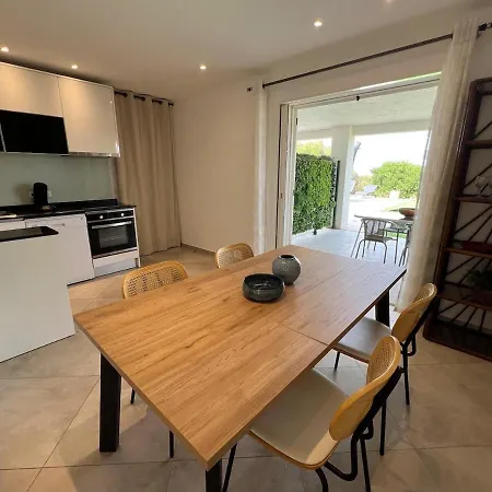Modern 2 Bedroom - Terrace, Pool Access & Mountain Views Monticello
