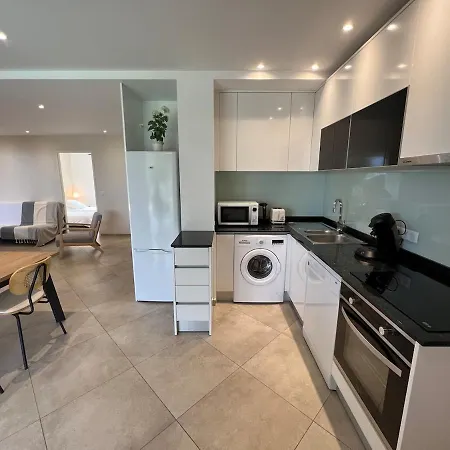 Modern 2 Bedroom - Terrace, Pool Access & Mountain Views Appartement *