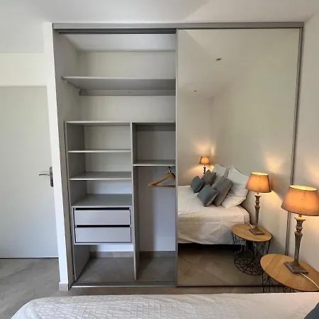 Modern 2 Bedroom - Terrace, Pool Access & Mountain Views *