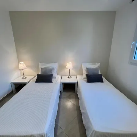 아파트 Modern 2 Bedroom - Terrace, Pool Access & Mountain Views 몽티셀로