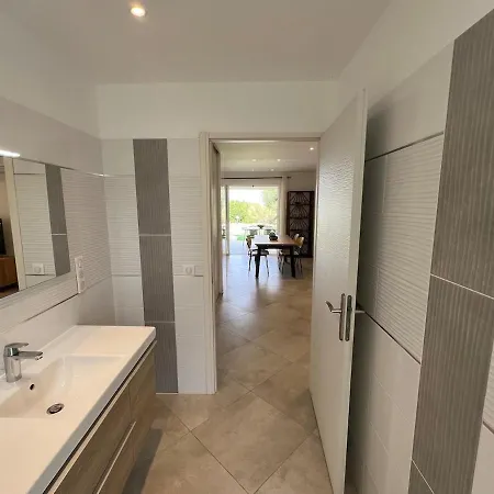 Modern 2 Bedroom - Terrace, Pool Access & Mountain Views 아파트 몽티셀로