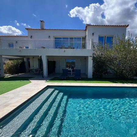 Modern 2 Bedroom - Terrace, Pool Access & Mountain Views *