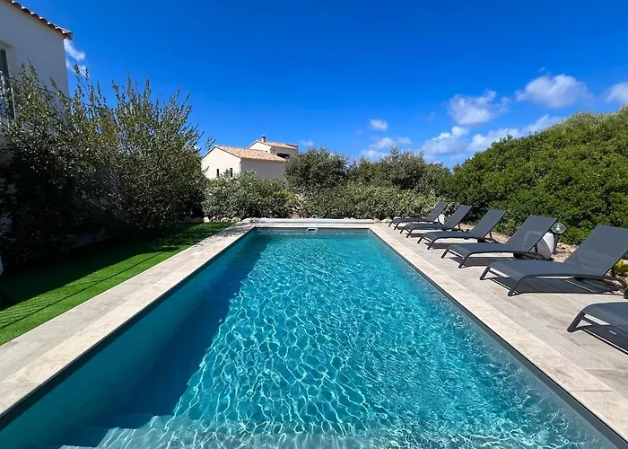 Modern 2 Bedroom - Terrace, Pool Access & Mountain Views Appartement *