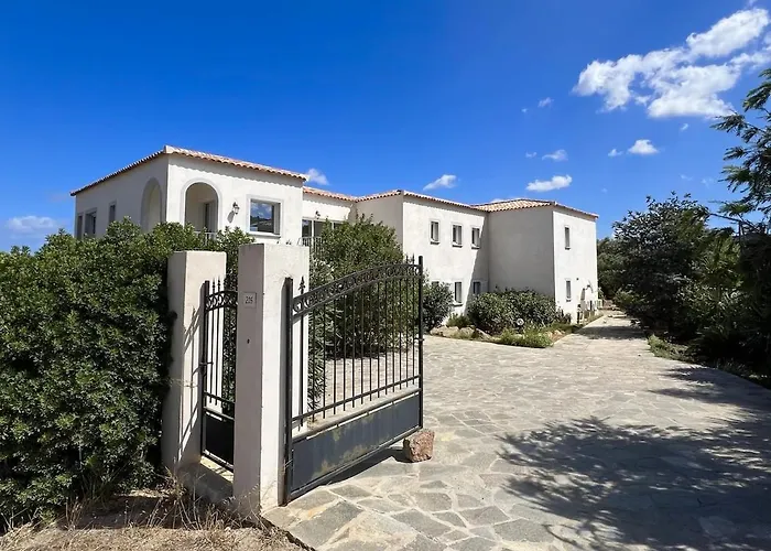 Modern 2 Bedroom - Terrace, Pool Access & Mountain Views Appartement Monticello