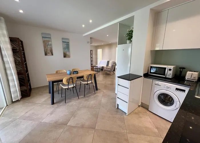 Appartement Modern 2 Bedroom - Terrace, Pool Access & Mountain Views Monticello