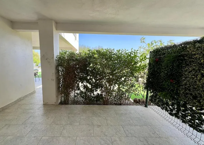 Modern 2 Bedroom - Terrace, Pool Access & Mountain Views Appartement Monticello