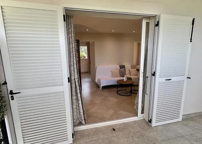 Modern 2 Bedroom - Terrace, Pool Access & Mountain Views Appartement Monticello