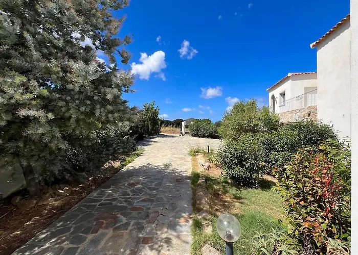 Modern 2 Bedroom - Terrace, Pool Access & Mountain Views Appartamento Monticello